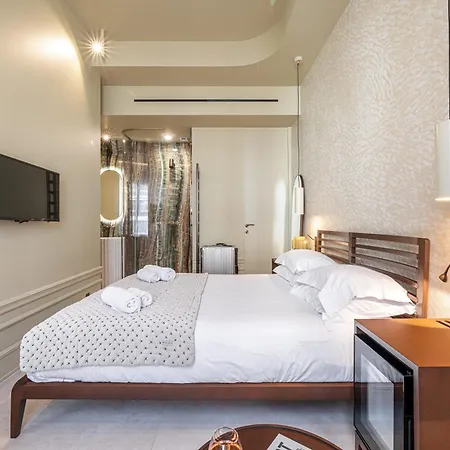 Otel Naomi