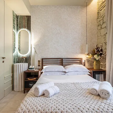 Naomi Otel Nice