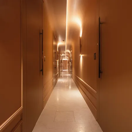 Naomi Hotel 3*