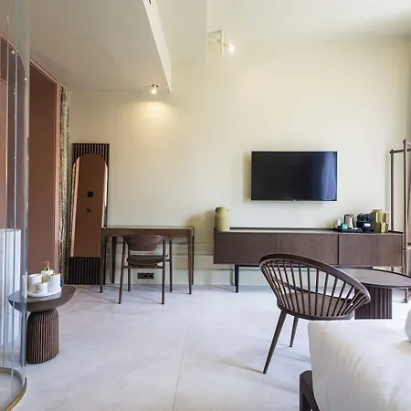 Otel Naomi 3*
