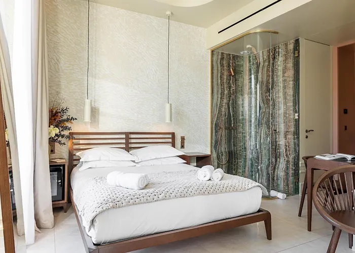 Hotel Naomi 3*