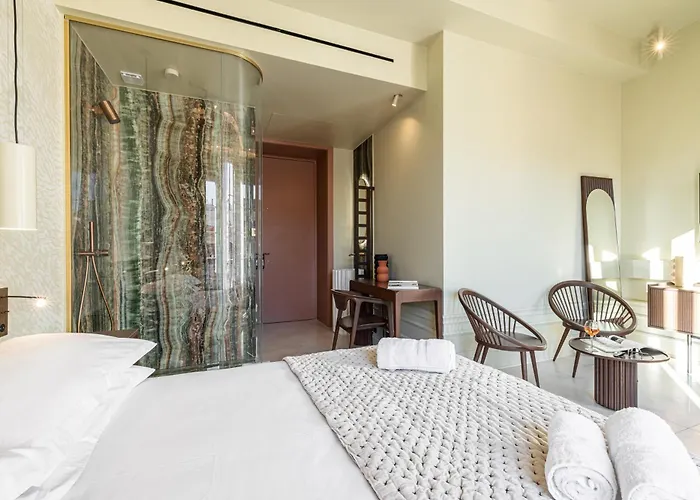 Hotel Naomi 3*