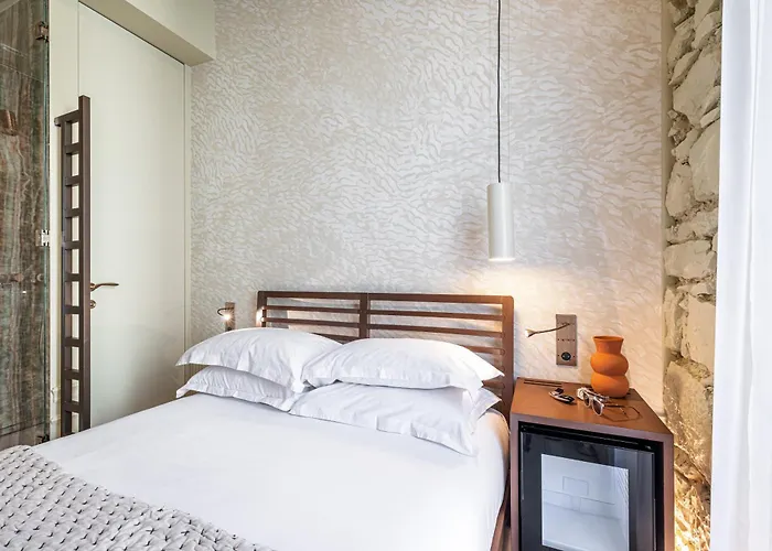 Hotel Naomi