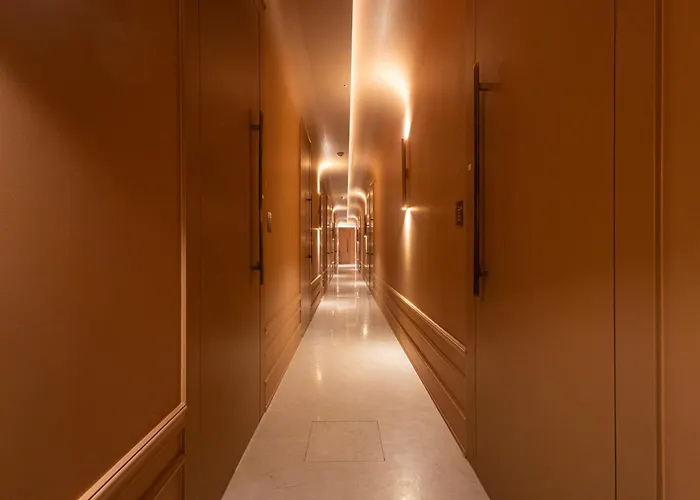 Naomi Hotel 3*