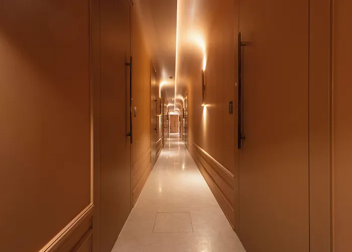 Naomi فندق 3*
