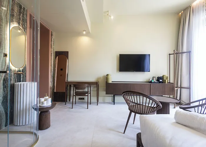 Hotel Naomi 3*