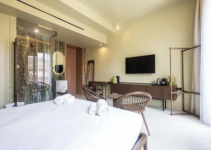 Hotel Naomi Nice