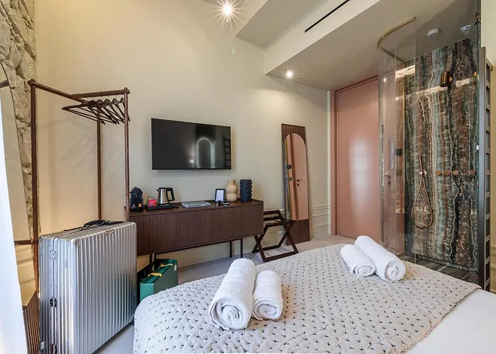 Otel Naomi 3*