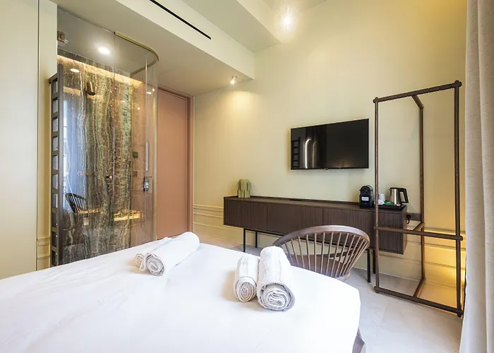 Otel Naomi